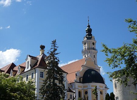 Außenansicht des ehemaligen Kloster Heilig Kreuz in Donauwörth