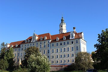 Außenansicht Kloster Heilig-Kreuz in Donauwörth