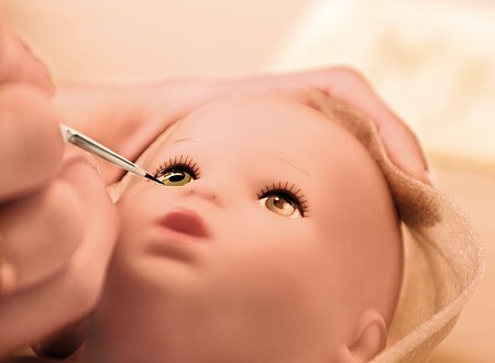 Augen Bemalung Die Augen von den Puppen werden mit der Hand bemalit