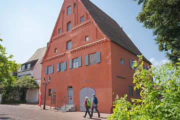 Heimatmuseum Donauwörth Das Heimatmuseum, das in einem alten roten Haus unterbracht ist